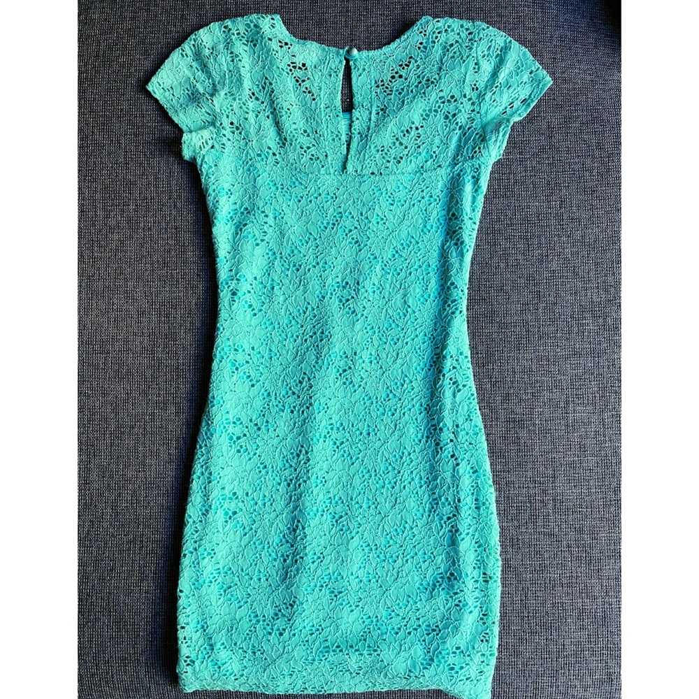 PITAYA Green lacy dress with lace V-neck - Picture 3 of 4